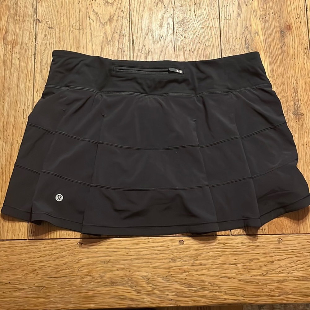 black lululemon skirt